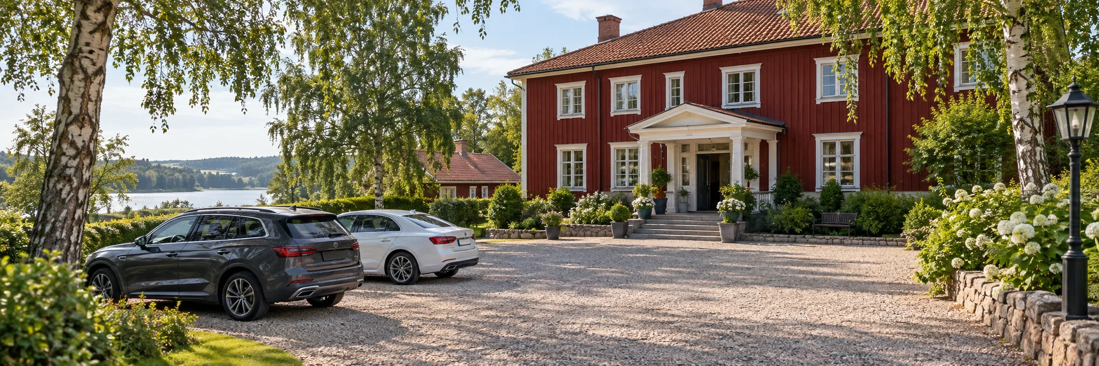 Parkeringsplatser vid ett lantligt hotell